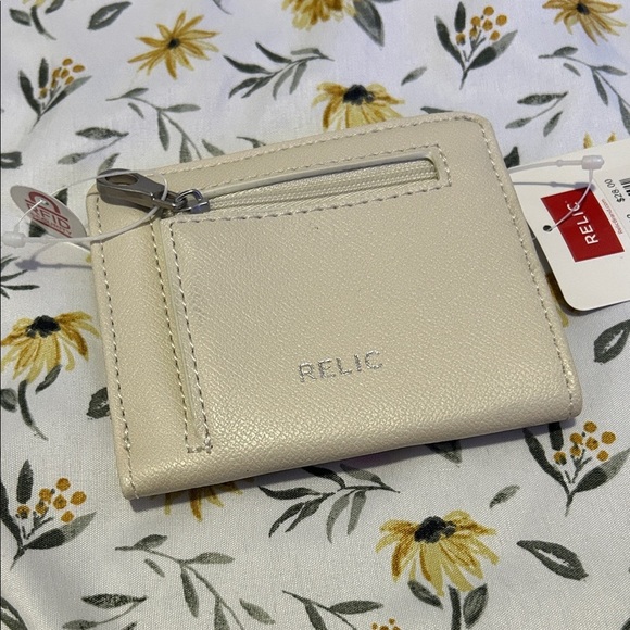 NWT Relic Cream Multicolor Polka Dot Bifold Card Holder - Picture 2 of 5